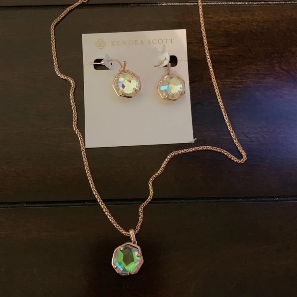 Kendra Scott Cynthia necklace and earrings